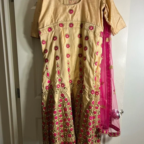 Custom made womens traditional Muslim dress - Picture 3 of 3